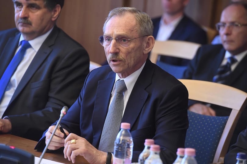 A Honvédelmi bizottságban is bepróbálkoznának Pintér meghallgatásával Pegasus-ügyben