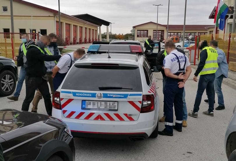 Zsebre dolgozhatott két rendőr az M1-esen