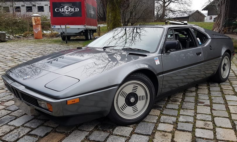 Vissza a 80-as évekbe: szuperritka és alig használt BMW M1 várja új gazdáját