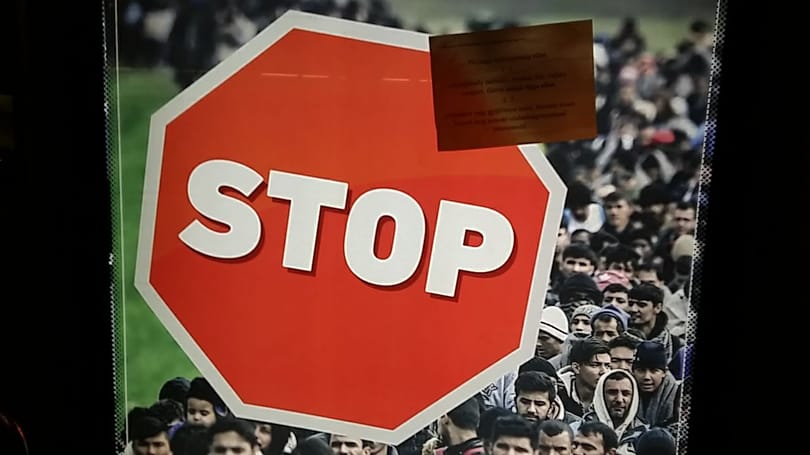 Fotó: A Btk-ból vett részletet ragasztottak az új kormányplakátokra