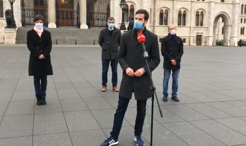 A Momentum hivatalosan is bejelentette, hogy szövetkezik Hadházyékkal 