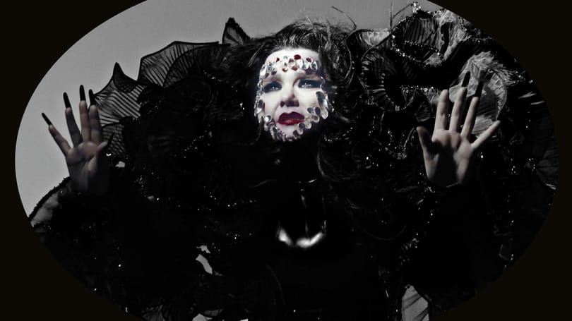 Björk negyven éve lép át határokat, pályája szürreálisan fantasztikus kaland