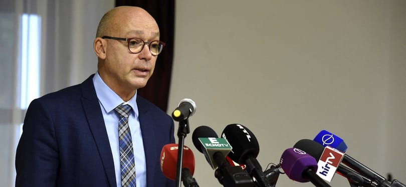 Péterfalvi Attila Facebook-törvényt kér a kormánytól