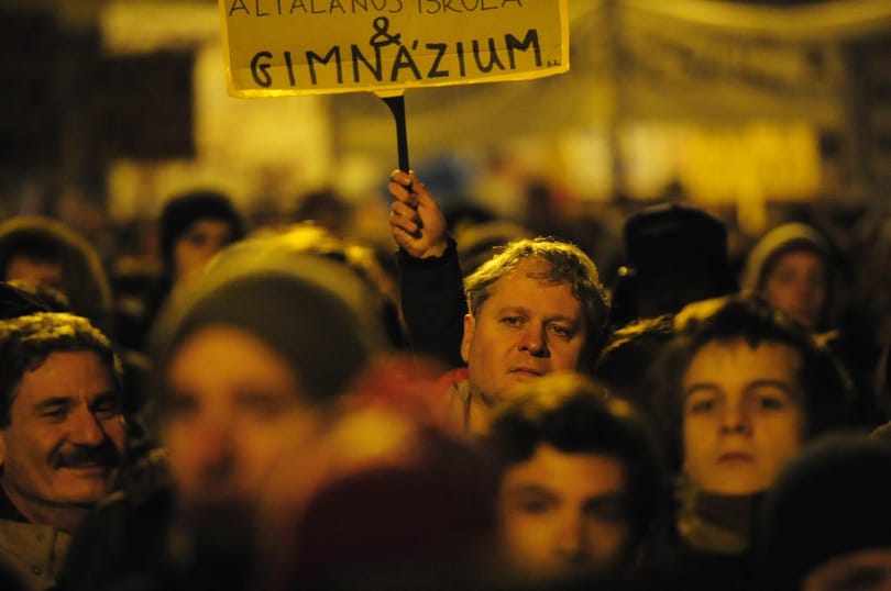 Véget ért a tüntetés, a Kossuth térre mennek 