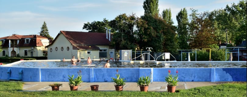 Hétéves gyerek fulladt a gyógymedencébe Karcagon