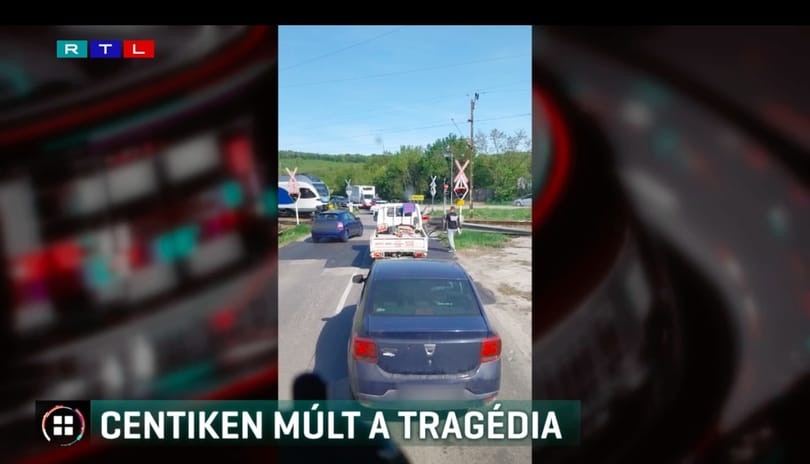 Az utolsó pillanatban kormányozta vissza a sínekről az autót egy sofőr a vácrátóti átjárónál - videó