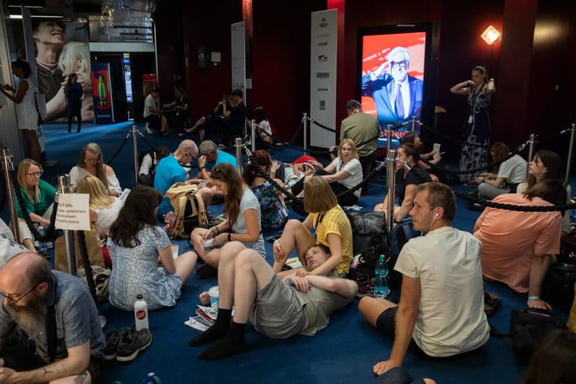 Fliegauf Bence filmjébe Magyar Pétert is beleláthatjuk, egy román filmben viszont konkrétan Orbánt szidja főhős - tudósítás Karlovy Varyból