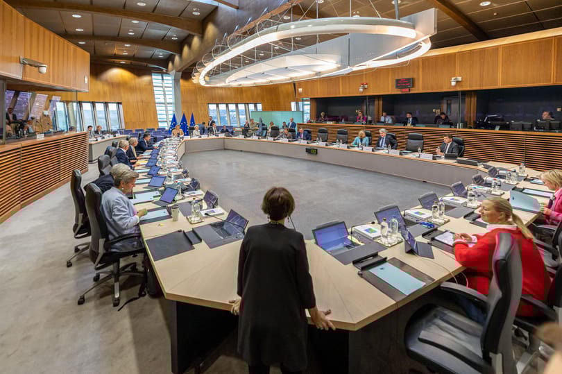 Pénz beszél: Az EU-pénzek az államkasszából éppúgy hiányoznak, mint a pályázók számára