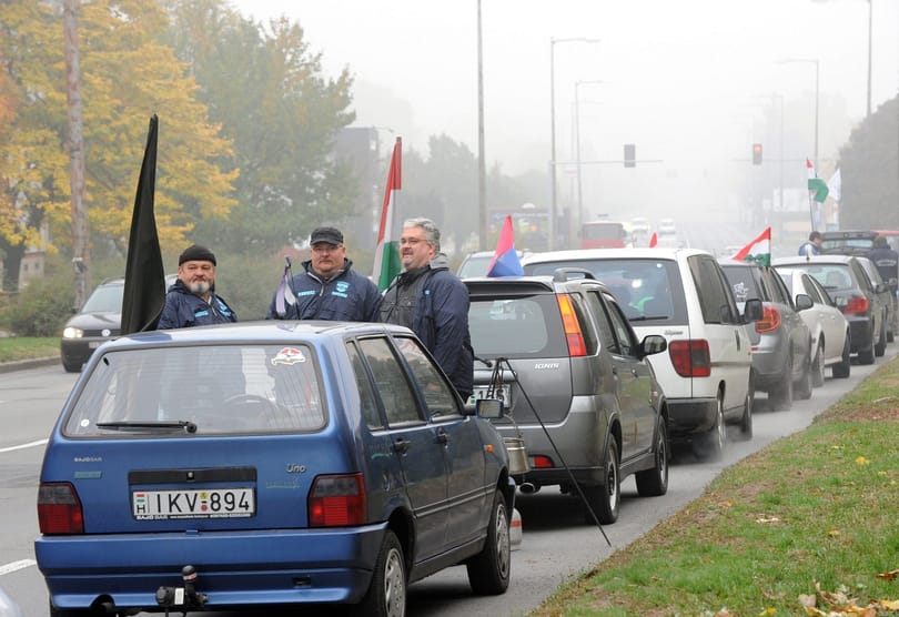 Az M0-s, M1-es, M5-ös autópályákat is lezárná a Liga