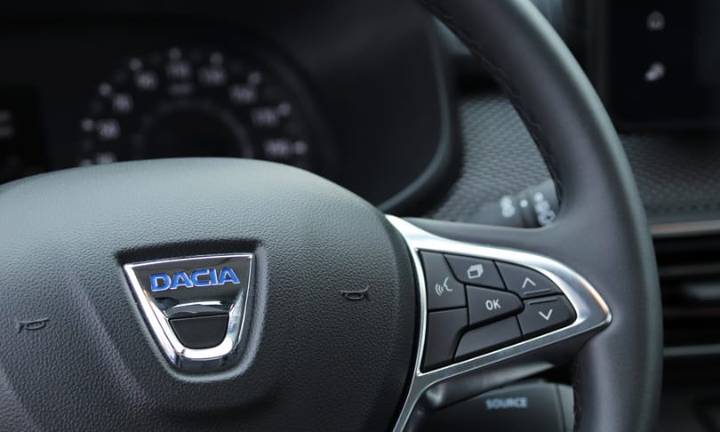 A Dacia-gyárat is elérte az alapanyaghiány, leállították a munkát