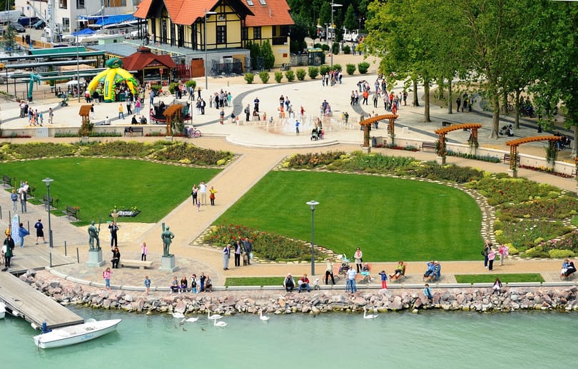 Balhé Balatonfüreden: kirúgja alpolgármesterét a fideszes polgármester