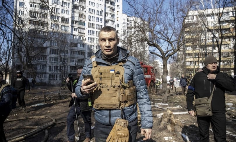 Vitalij Klicsko nekiment a kijevi szovjet emlékműnek