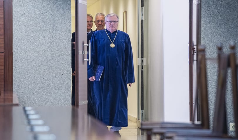 Ma megválaszthatják az Ab hiányzó négy tagját és elnökét
