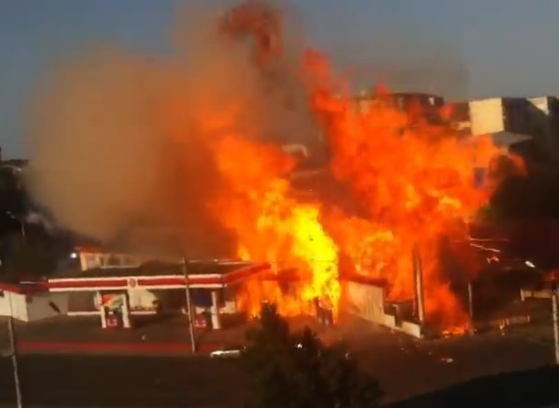 Videó: félelmetes tűzgolyóként robbant fel egy benzinkút Oroszországban