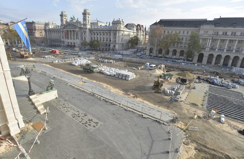 Határidőre elkészülhet a Kossuth tér átépítése