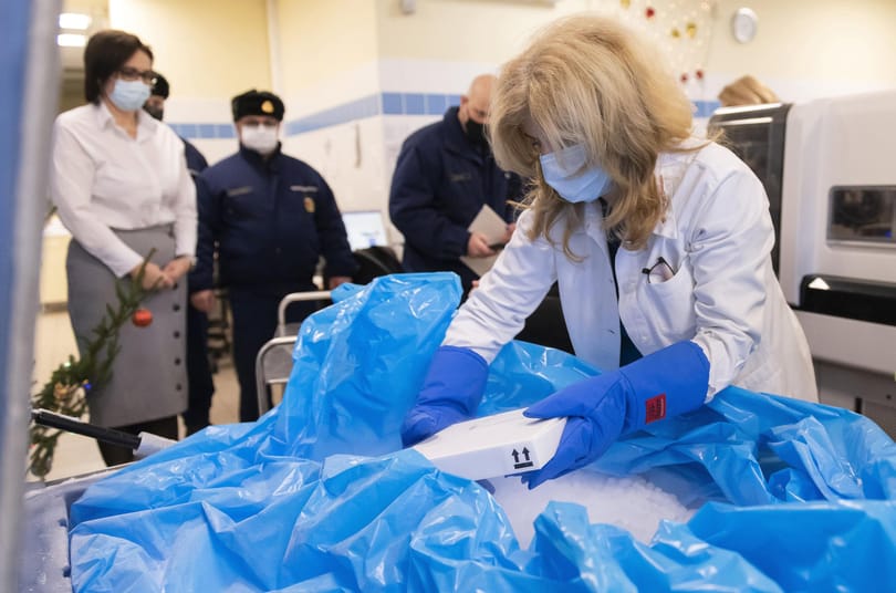 Ahhoz, hogy minden magyart beoltsanak Pfizer-vakcinával, 38 tonna szárazjég kellene