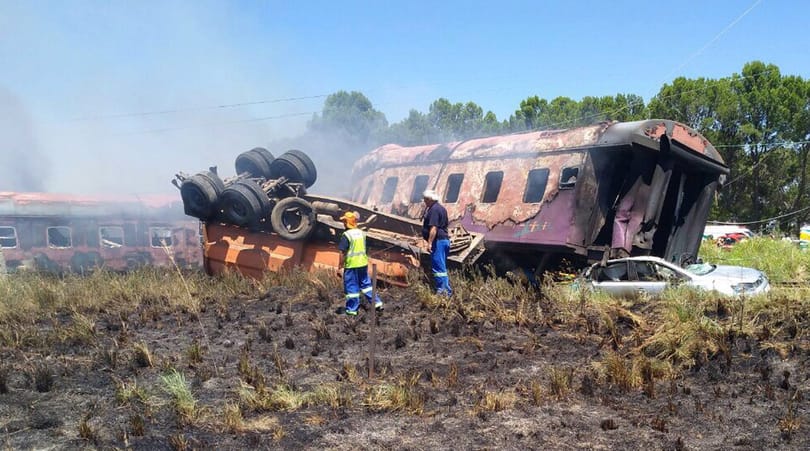 Több halottja és sok sérültje van egy dél-afrikai vonatbalesetnek