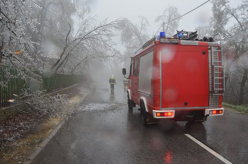Ma sem ússzuk meg az ónos esőt, narancs riasztás is van