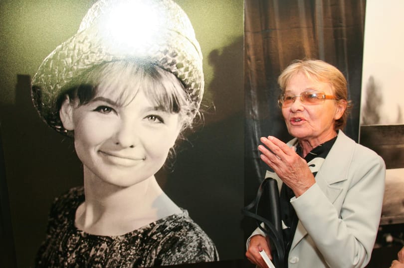 Felavatták a Törőcsik Mari parkot a Feneketlen-tó mellett
