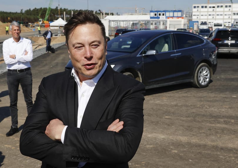 Könyv készül Elon Muskról, Steve Jobs életrajzírója dolgozik rajta