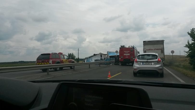 Fotó: Teljes útzár a 4-es úton