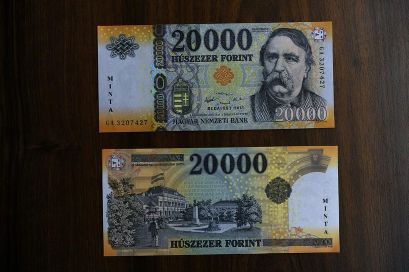 Hétfőn jön az új húszezres