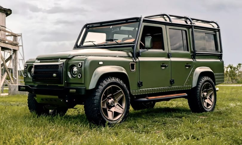 700 lóerős kompresszoros V8 és kézi váltó a klasszikus Land Roverben