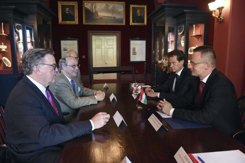 Szijjártó most már lobogtathatja a CEU-nak a marylandi egyetemmel kötött megállapodást