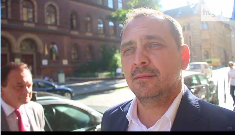„Én nem csináltam semmit”: Így ment a bíróságra Mengyi 
