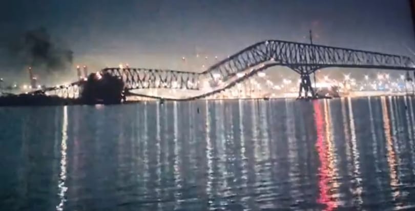 Kártyavárként dőlt össze a baltimore-i híd, amelynek nekiütközött egy szingapúri teherhajó – videó