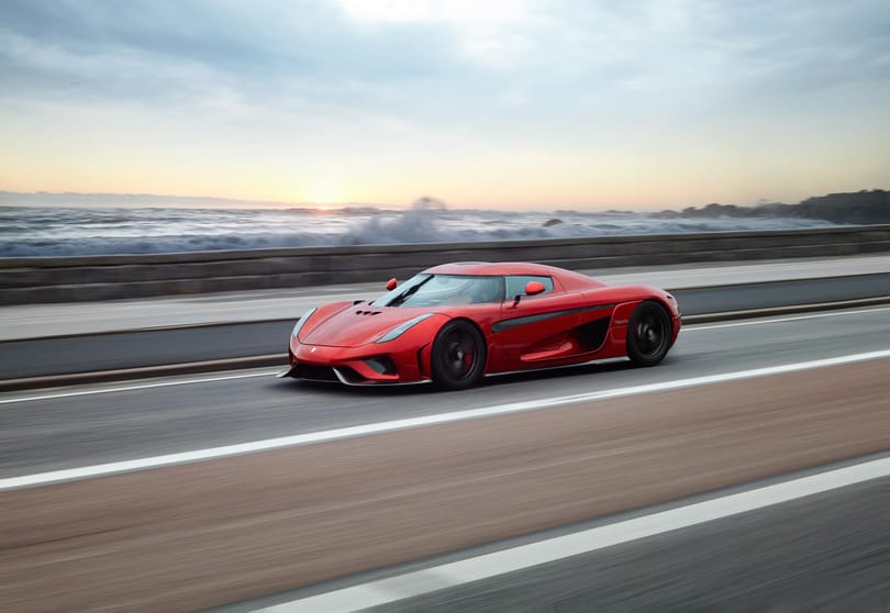 Gigantikus gumifüstölésre képes az 1500 lóerős Koenigsegg – videó
