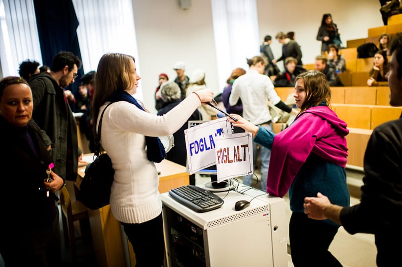 Egyetemfoglalás az ELTE-n: megszakították az órákat a HaHa-sok
