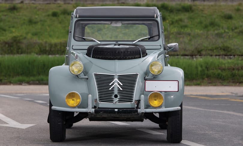 Két motor, két slusszkulcs ebben a 24 millió forintos régi Citroën Kacsában