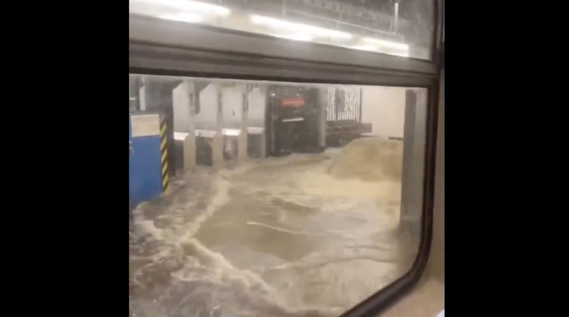 Villámárvíz öntött el több New York-i metróállomást – videó