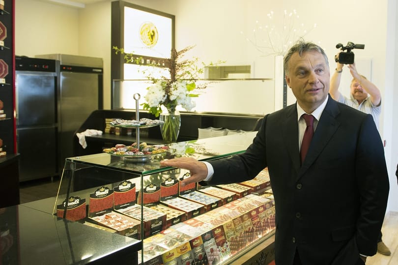 Orbán és csokigyár – fotók