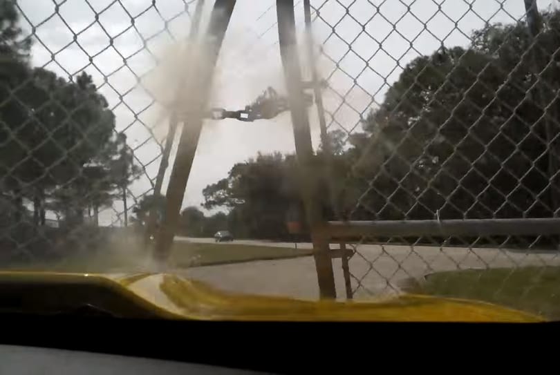 Na, pont ez az a baleset, amit senki nem akar átélni egy versenypályán – videó
