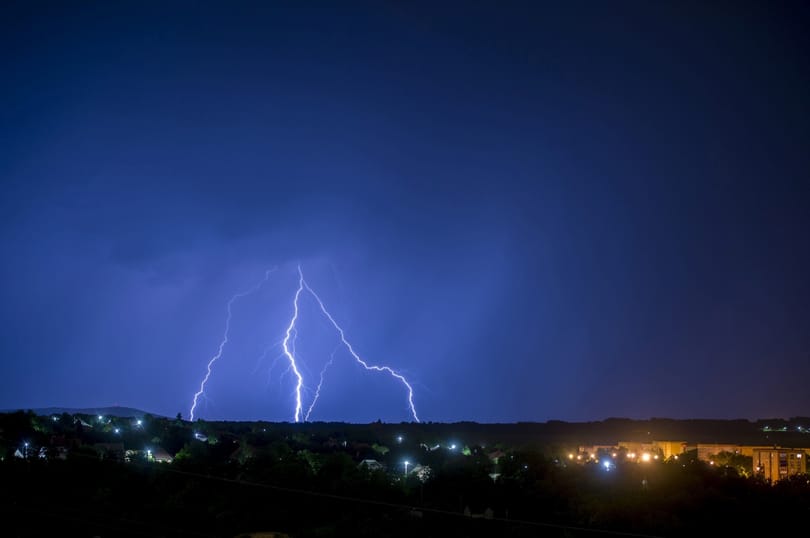 Villám csapott egy házba Ácson, megint itt a vihar