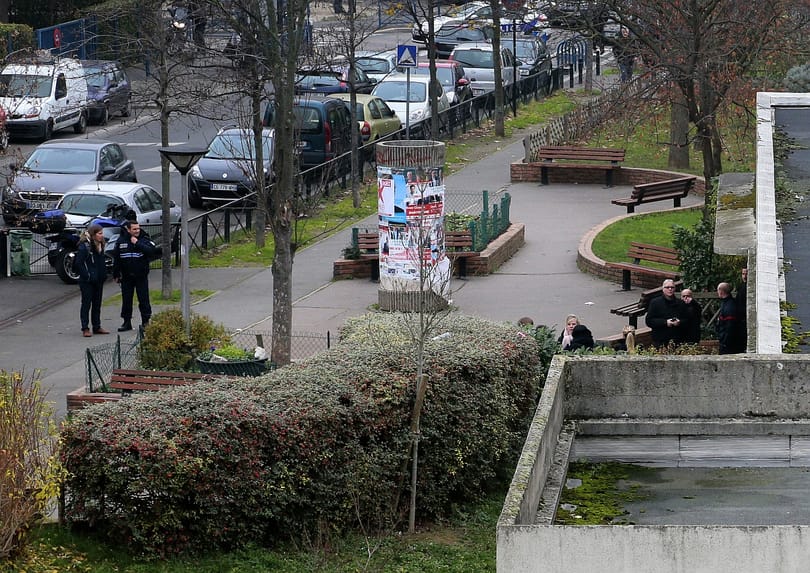 Kamu, hogy az Iszlám Állam nevében késeltek egy francia iskolában