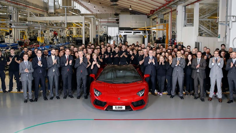 A nap fotója: így ünnepelték az 5000. Lamborghini Aventadort