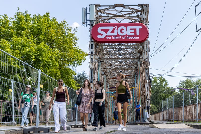 Idén sem olcsó mulatság a Sziget, de a sör legalább nem drágult, és betétdíjat se kell fizetni
