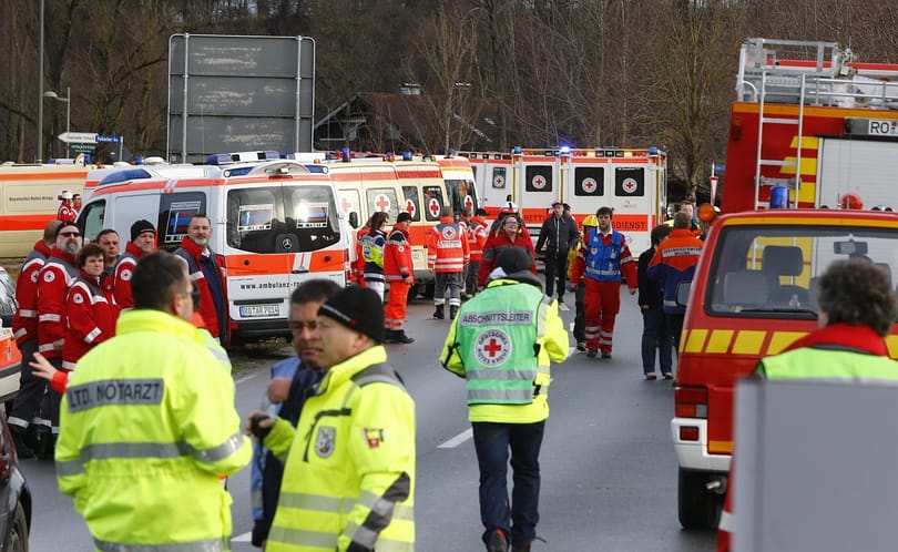 Frontálisan ütközött két vonat Bajorországban – többen meghaltak 