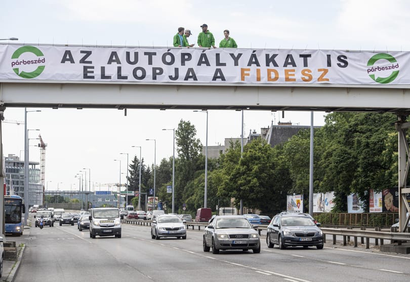 Mészárosék tesznek egy szívességet, aztán százmilliárdokat szakítanak az autópályákból 2057-ig 