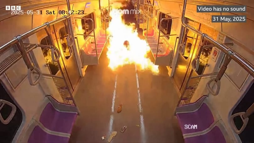 Rettegés a szöuli metrón: videón, ahogy egy utas benzint locsol az utasok közé és lángra lobbantja