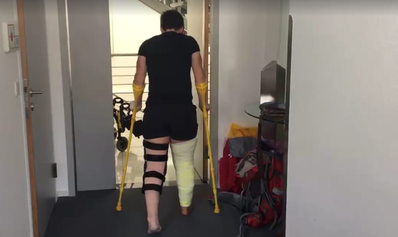 Dupla térdműtéte után két nappal lábra állt Miklós Edit - videó