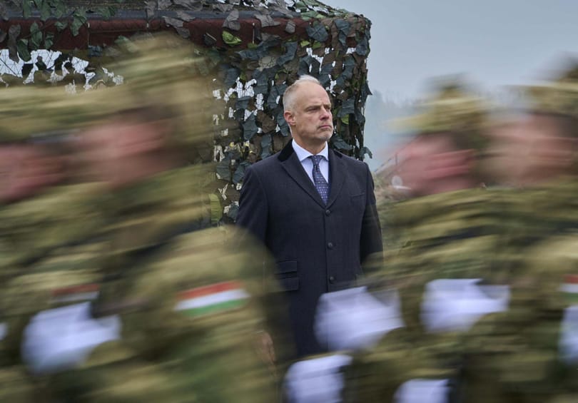 Kézigránát-baleset: A miniszter marad, az önkéntes harcászati program marad, ahogy a kínzó kérdések is