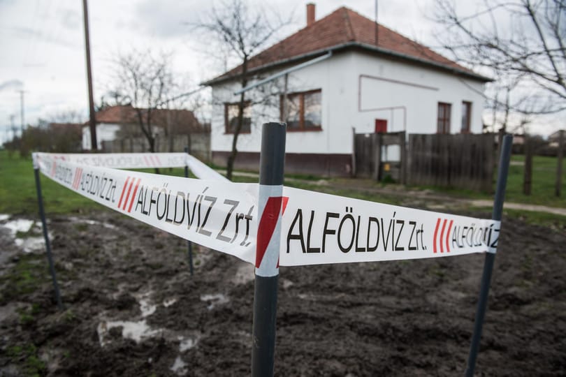 Az Alföldvíz kifeszítve várja, hogy végre átvegye az állam