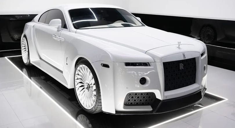 Inkább tűnik plasztikszobornak ez a Rolls-Royce, mint autónak