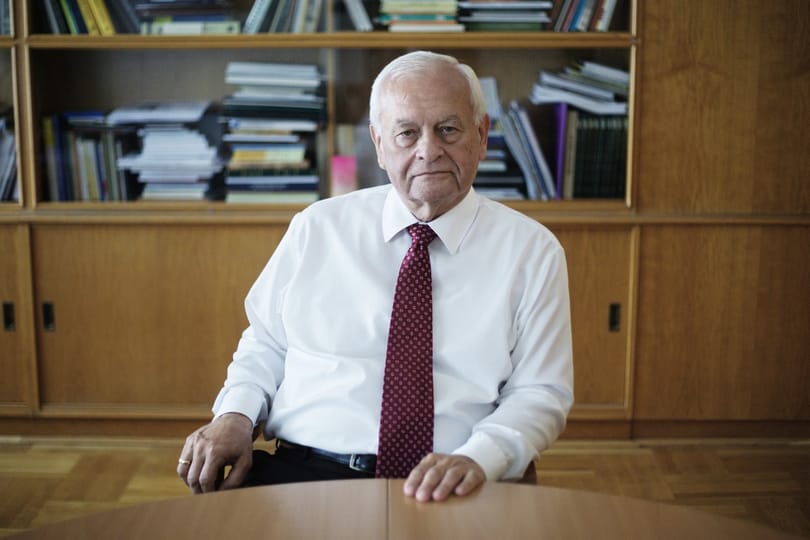 „Nem mentegetek senkit” – Harrach a kormányzati hibákról