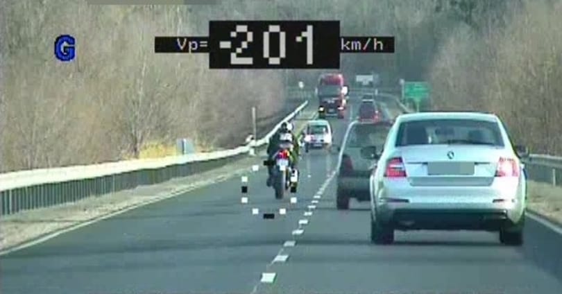 A megengedett 90 helyett 201-gyel száguldott egy motoros Hévíznél