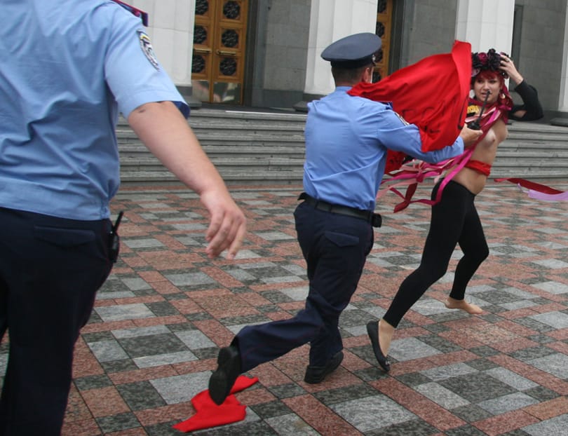 Mellbimbós demonstráció a nyugdíjkorhatár emelése ellen - fotók
